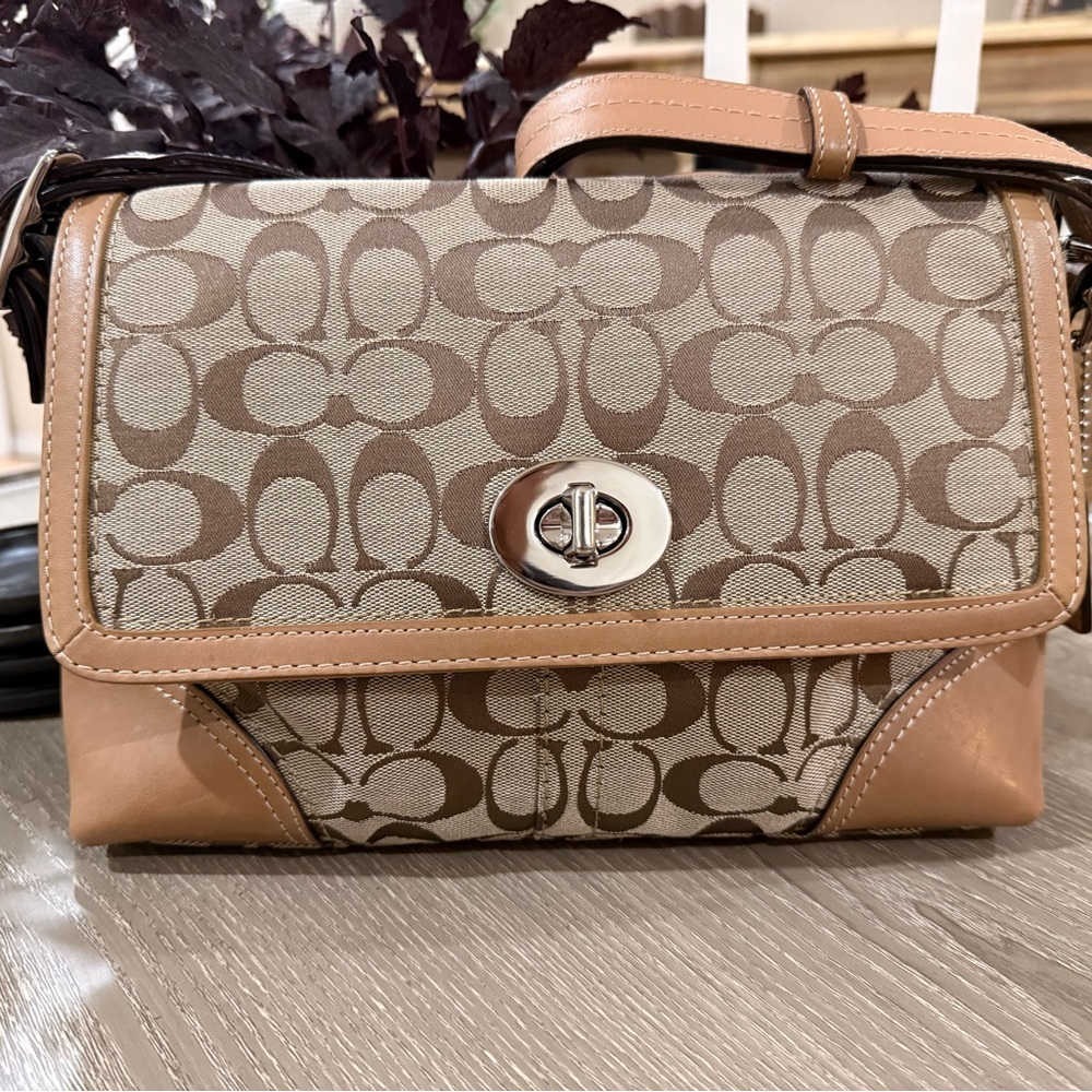 Vintage Coach Hamptons Signature Flap Bag Turn Lock Khaki Canvas Tan Brown